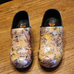 Dansko XP Floral Slip Resisant Clogs Size 38
